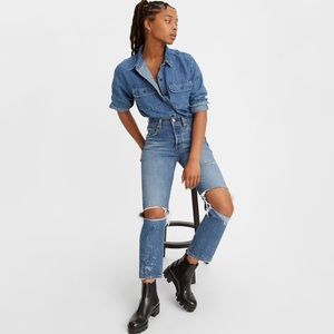 NWT LEVI’S 501 • ORIGINAL CROPPED WOMEN'S DISTRESSED JEANS